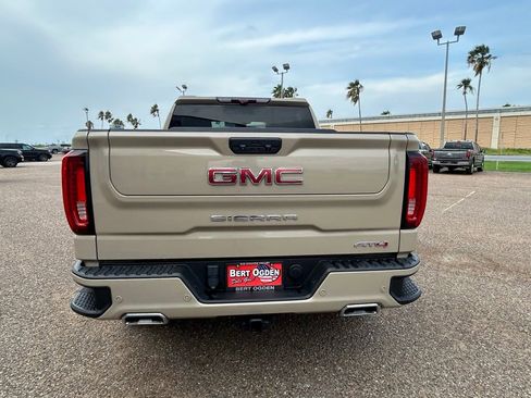 Used 2023 GMC Sierra 1500 AT4 w/ Technology Package AWD/4WD image 5