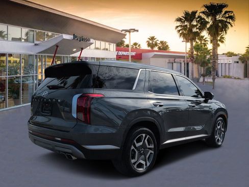 Used 2025 Hyundai Palisade SEL FWD image 3