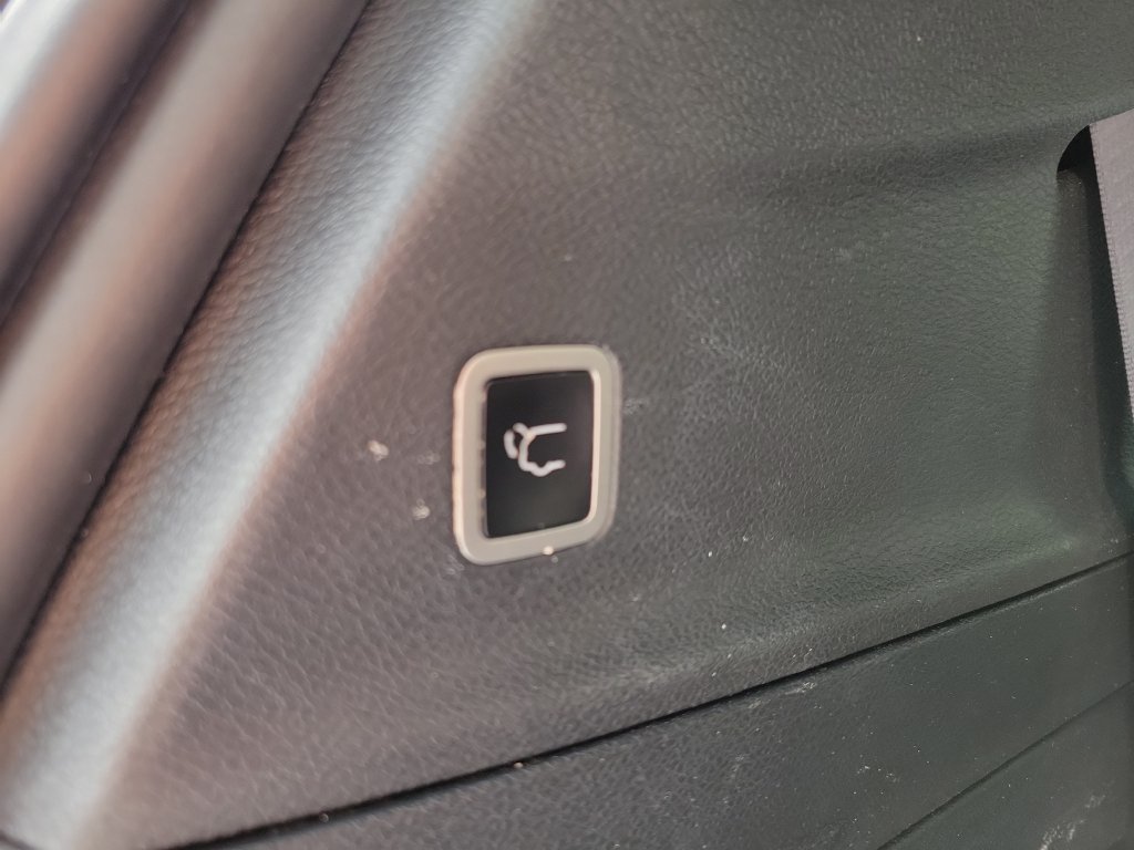 Used 2024 Chrysler Pacifica Touring FWD image 11