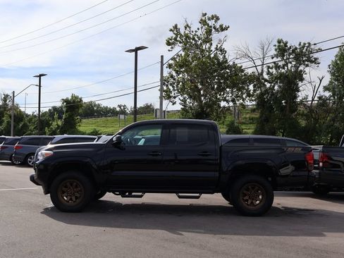 Used 2023 Toyota Tacoma SR AWD/4WD image 4