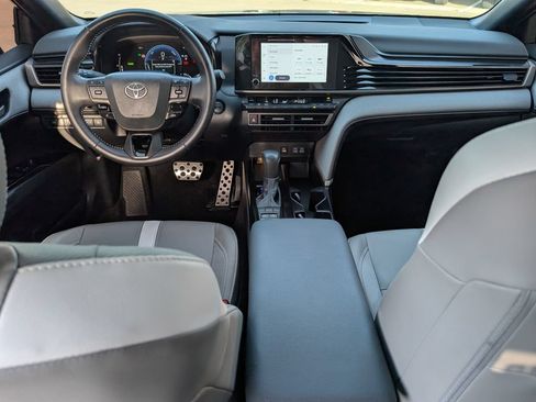 Used 2025 Toyota Camry SE FWD image 15