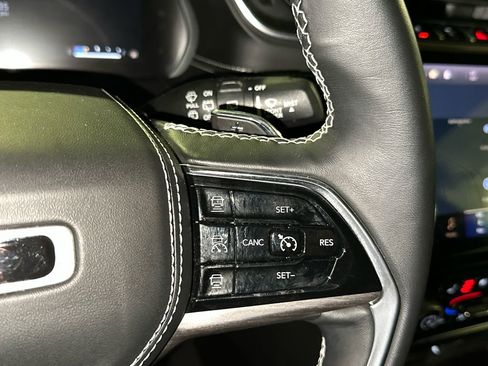 Used 2021 Jeep Grand Cherokee L Overland w/ Luxury Tech Group IV image 36