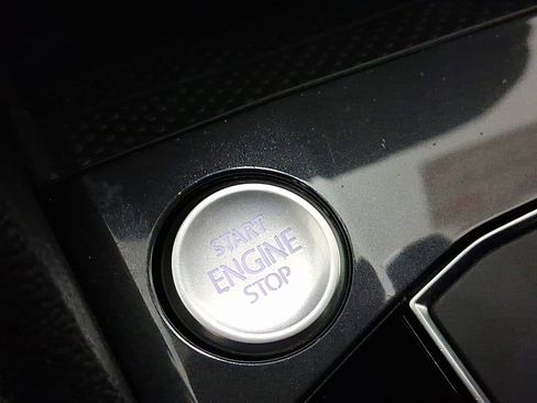 Used 2020 Volkswagen Tiguan SEL image 25