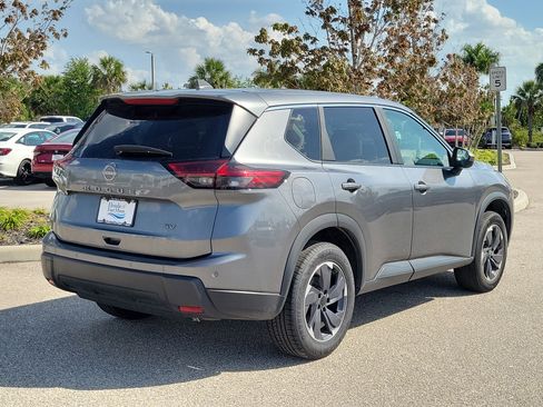 Used 2024 Nissan Rogue SV image 6