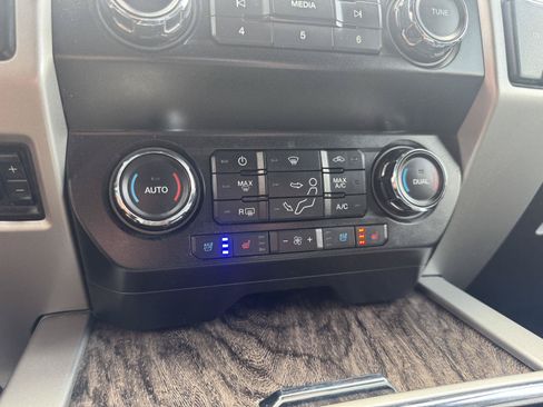 Used 2019 Ford F350 Lariat w/ Lariat Ultimate Package AWD/4WD image 24