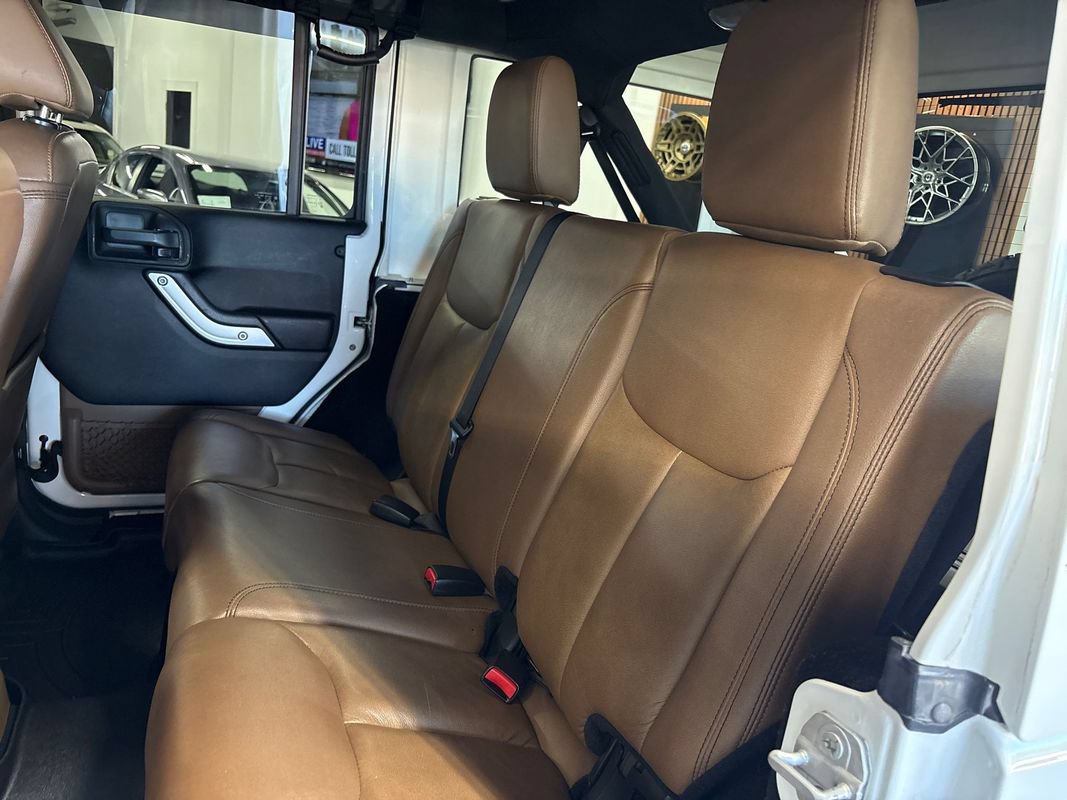 Used 2015 Jeep Wrangler Unlimited Sahara w/ Connectivity Group AWD/4WD image 45