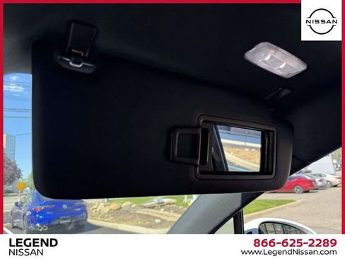 Used 2025 Porsche Macan AWD/4WD image 33