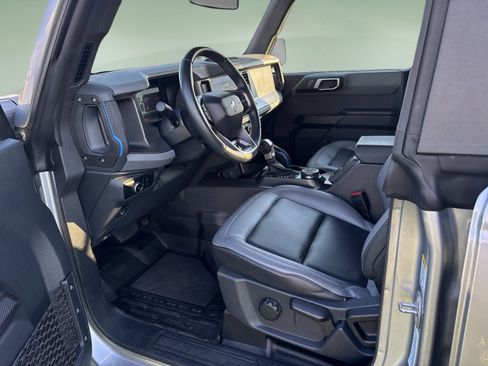 Used 2024 Ford Bronco Black Diamond w/ Sasquatch Package image 18