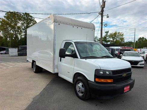 Used 2018 Chevrolet Express 3500 Extended w/ Driver Convenience Package RWD image 2