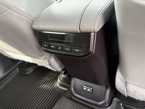 Used 2022 Toyota Highlander XLE image 33