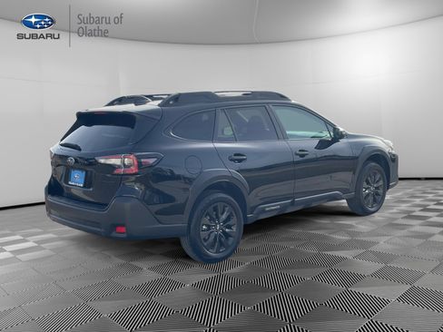 Used 2025 Subaru Outback Onyx Edition image 11