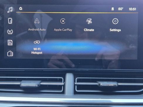 Used 2025 Chevrolet Trax RS w/ Sunroof Package image 16