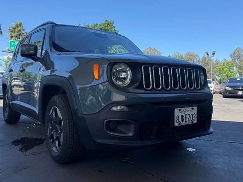 Used 2018 Jeep Renegade Latitude FWD image 6