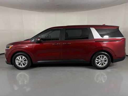 Used 2022 Kia Carnival LX FWD image 5