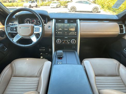 Certified 2024 Land Rover Discovery Metropolitan Edition image 16