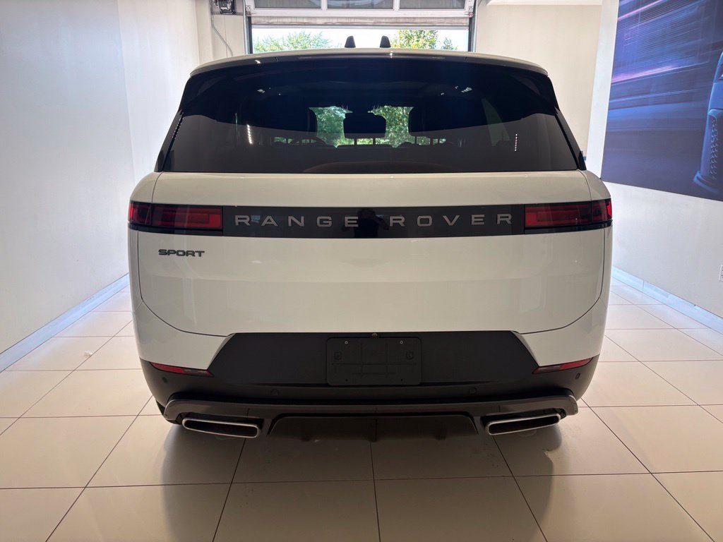 Used 2025 Land Rover Range Rover Sport AWD/4WD image 3