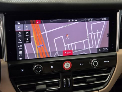 Used 2024 Porsche Macan image 23