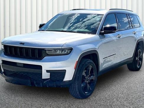 Used 2023 Jeep Grand Cherokee L Laredo AWD/4WD image 2