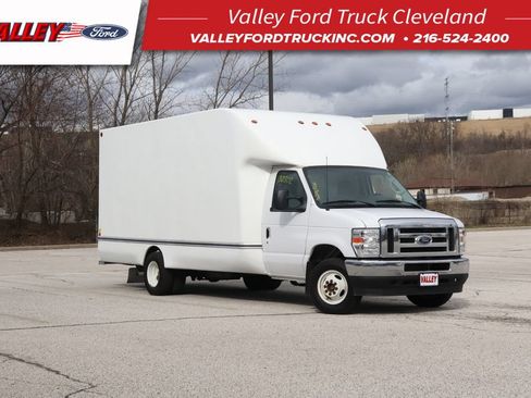 Used 2025 Ford E-450 and Econoline 450 Super Duty w/ Power Equipment Group RWD image 1
