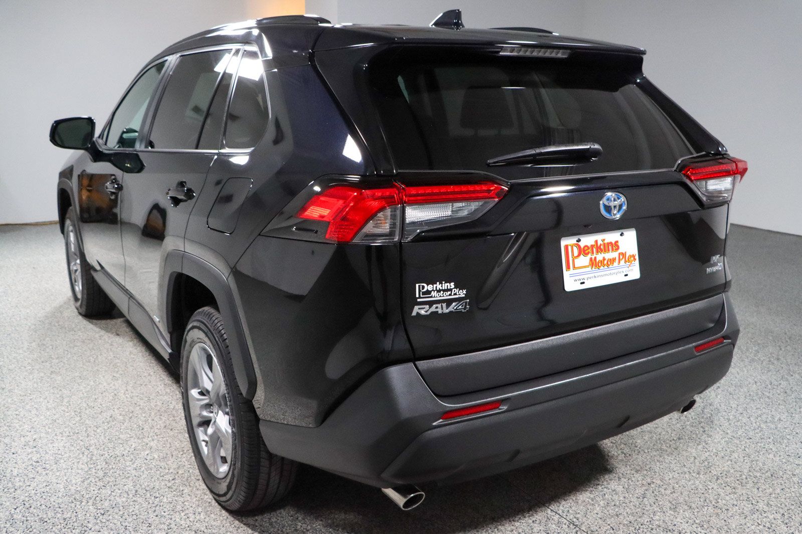 Used 2022 Toyota RAV4 LE AWD/4WD image 9