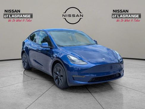 Used 2024 Tesla Model Y 2WD image 3