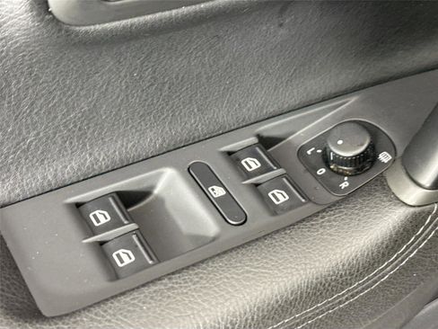 Used 2013 Volkswagen CC Sport image 25