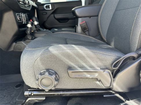 Used 2024 Jeep Gladiator Sport image 31