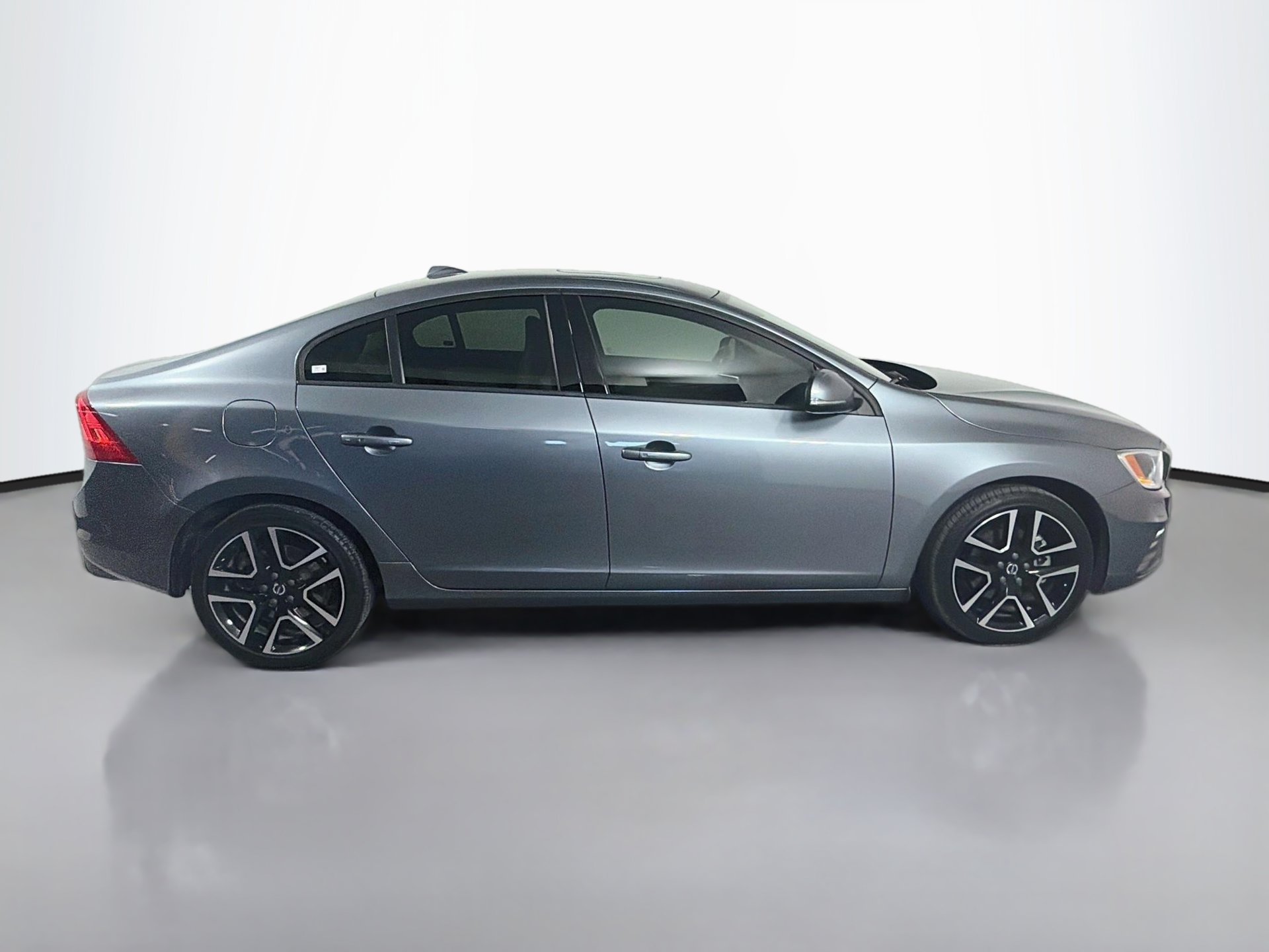 Used 2018 Volvo S60 T5 Dynamic w/ Vision Package FWD image 5