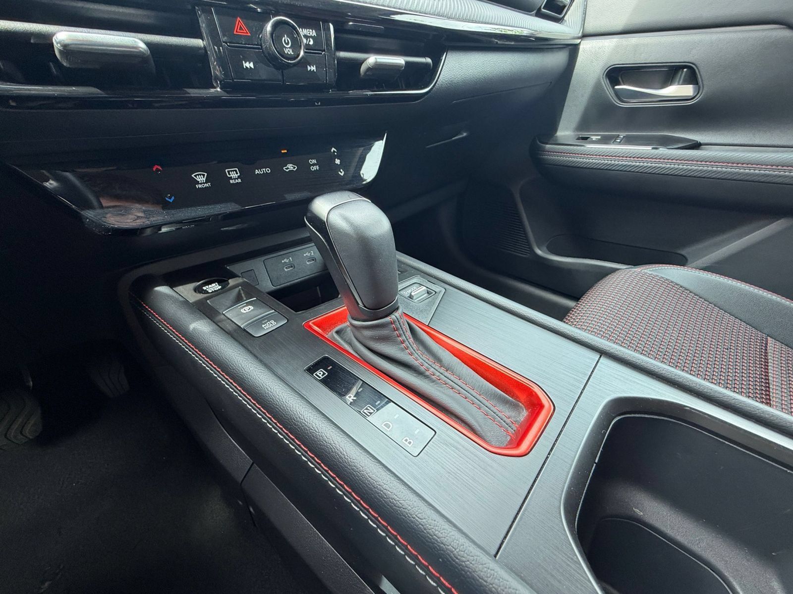 Used 2026 Nissan Kicks SR FWD image 39