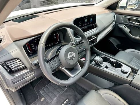 Certified 2023 Nissan Rogue Platinum w/ Platinum Premium Package image 10