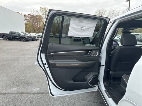 New 2026 Buick Enclave Avenir image 29