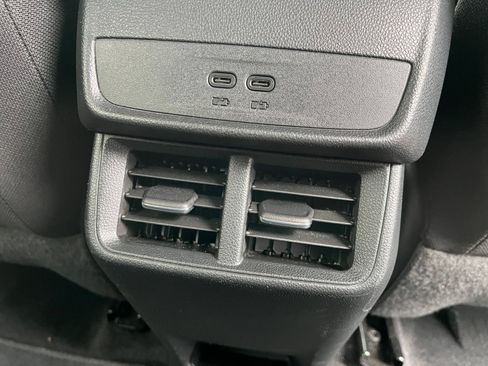 Used 2025 Chevrolet Equinox LT FWD image 23