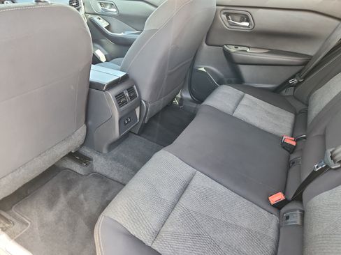 Used 2025 Nissan Rogue SV AWD/4WD image 10