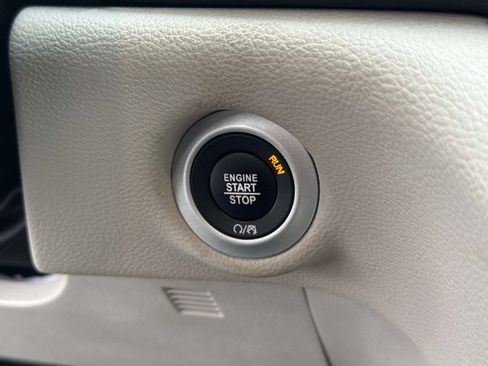 Used 2022 Chrysler Pacifica Limited image 31