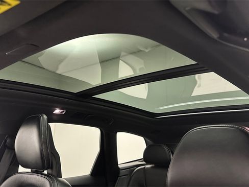 Used 2018 Volvo XC60 T6 R-Design w/ Convenience Package image 17