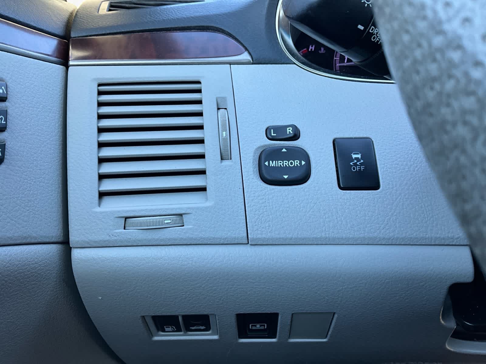Used 2011 Toyota Avalon Limited FWD image 16