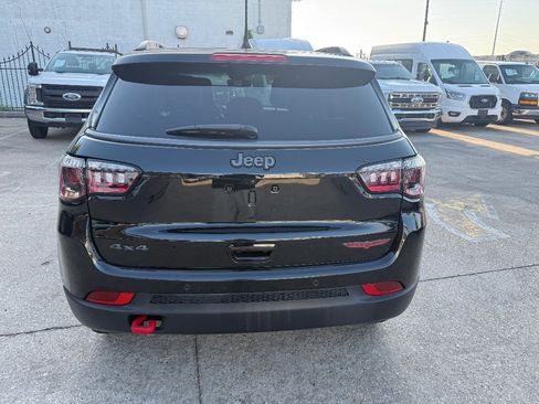 Used 2022 Jeep Compass Trailhawk image 5