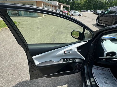 Used 2017 Toyota Prius Two w/ Prius Two Safety Plus Package FWD image 18