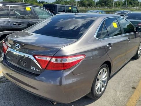 Used 2017 Toyota Camry XLE w/ Moonroof Package image 3