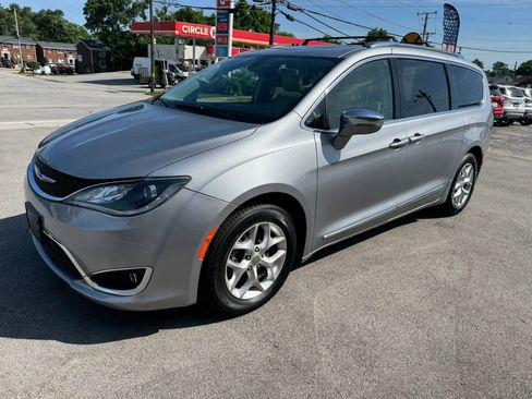 Used 2020 Chrysler Pacifica Limited FWD image 5