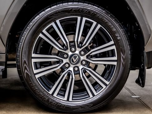 Used 2024 Lexus LX 600 4WD w/ Appearance Package image 34