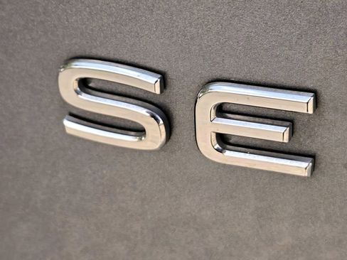 Used 2023 Volkswagen Tiguan SE FWD image 7