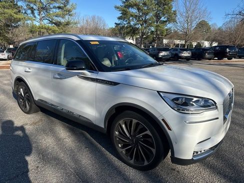 Used 2020 Lincoln Aviator Reserve w/ Equipment Group 202A image 8
