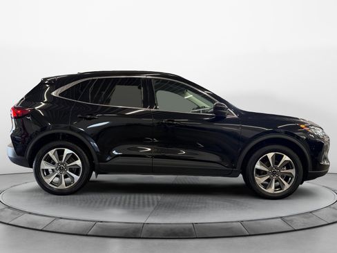 Used 2024 Ford Escape Platinum AWD/4WD image 2