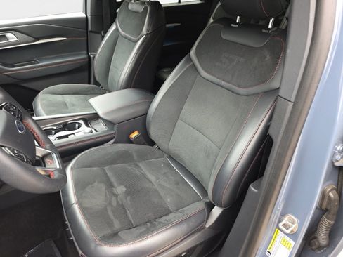 Used 2025 Ford Explorer ST RWD image 12