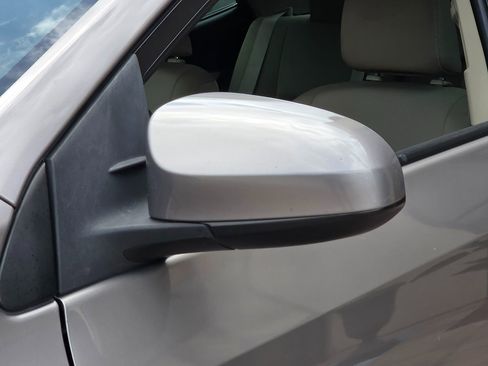 Used 2016 Toyota Corolla LE FWD image 9