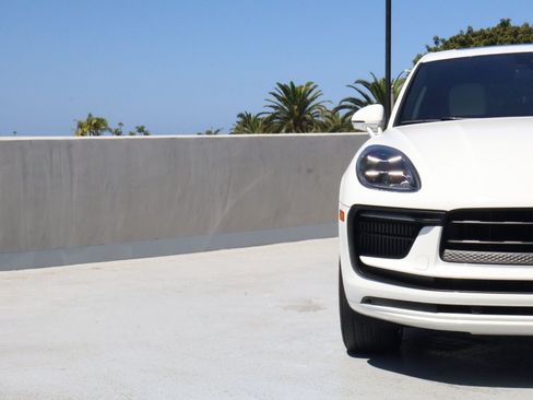 Certified 2023 Porsche Macan S AWD/4WD image 12