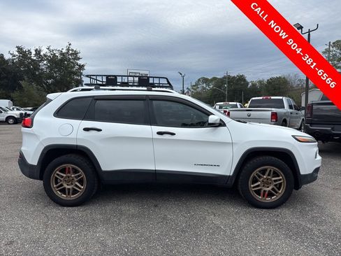 Used 2016 Jeep Cherokee Limited image 2