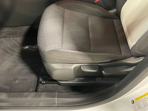 Used 2024 Chevrolet Trax RS FWD image 20