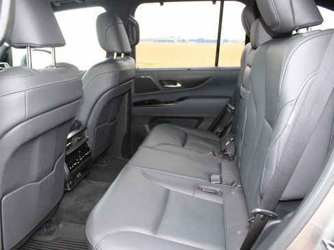 Used 2023 Lexus LX 600 4WD w/ Luxury Package image 23